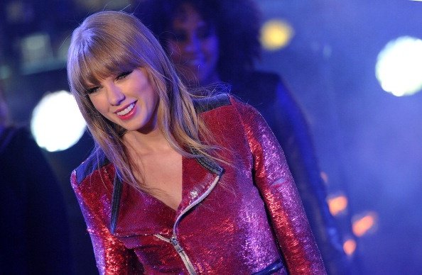 Taylor Swift at Dick Clark’s New Year’s Rockin’ Eve — photo 88