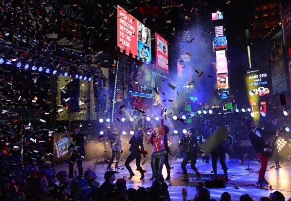 Taylor Swift at Dick Clark’s New Year’s Rockin’ Eve — photo 93