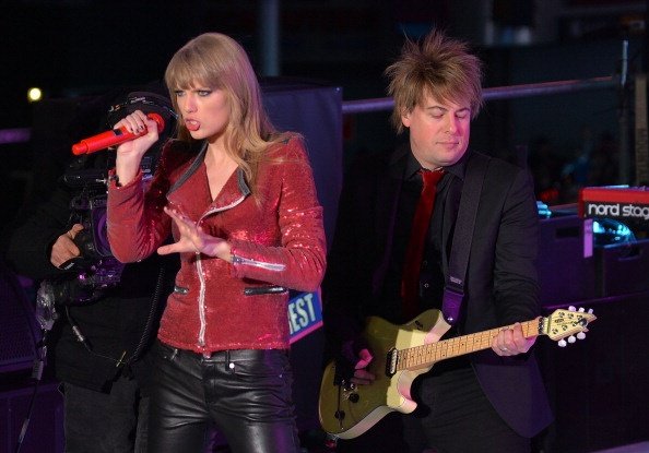 Taylor Swift at Dick Clark’s New Year’s Rockin’ Eve — photo 94