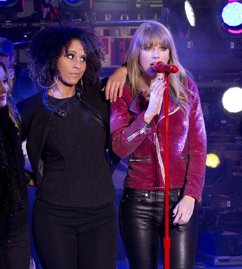 Taylor Swift at Dick Clark’s New Year’s Rockin’ Eve — photo 111
