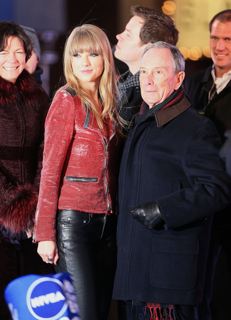Taylor Swift at Dick Clark’s New Year’s Rockin’ Eve — photo 135