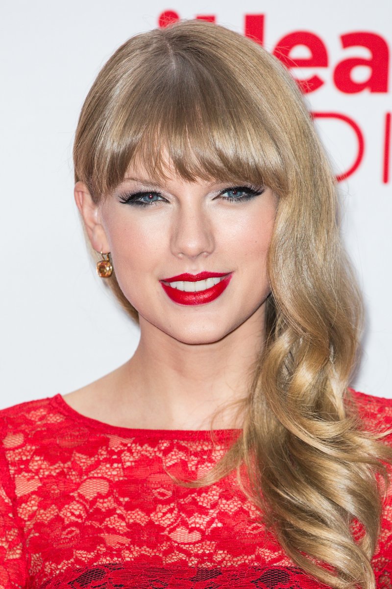 Taylor Swift at 2012 iHeartRadio Music Festival - Day 2 - Press Room — photo 3
