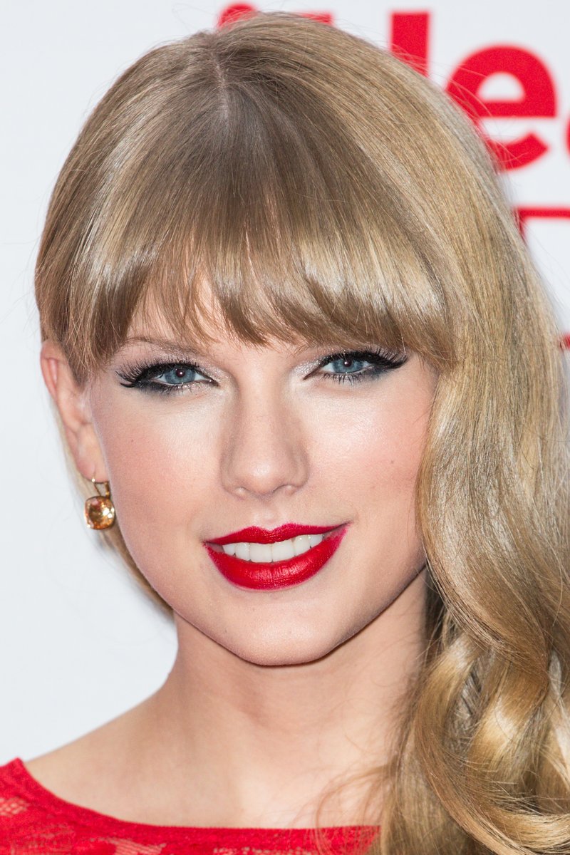 Taylor Swift at 2012 iHeartRadio Music Festival - Day 2 - Press Room — photo 8
