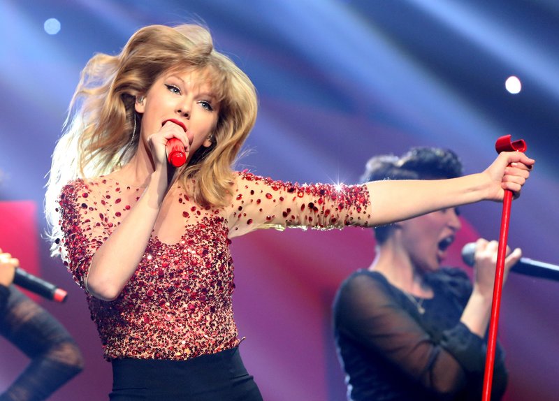 Taylor Swift at KIIS FM's 2012 Jingle Ball — photo 92