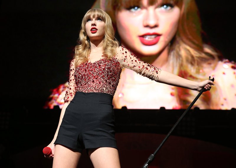 Taylor Swift at KIIS FM's 2012 Jingle Ball — photo 114