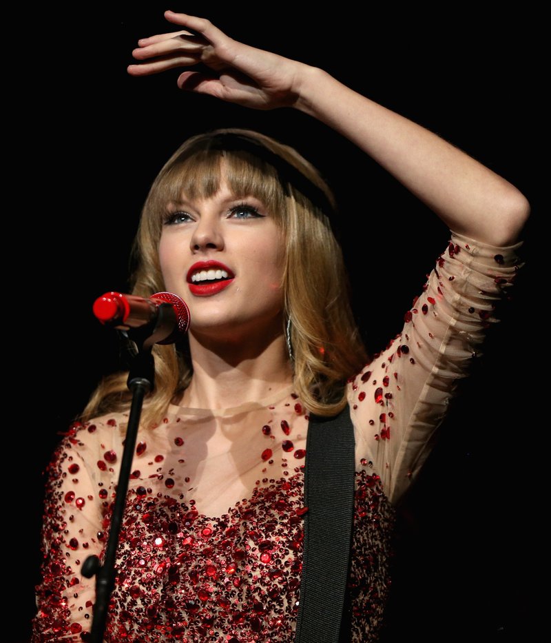 Taylor Swift at KIIS FM's 2012 Jingle Ball — photo 135