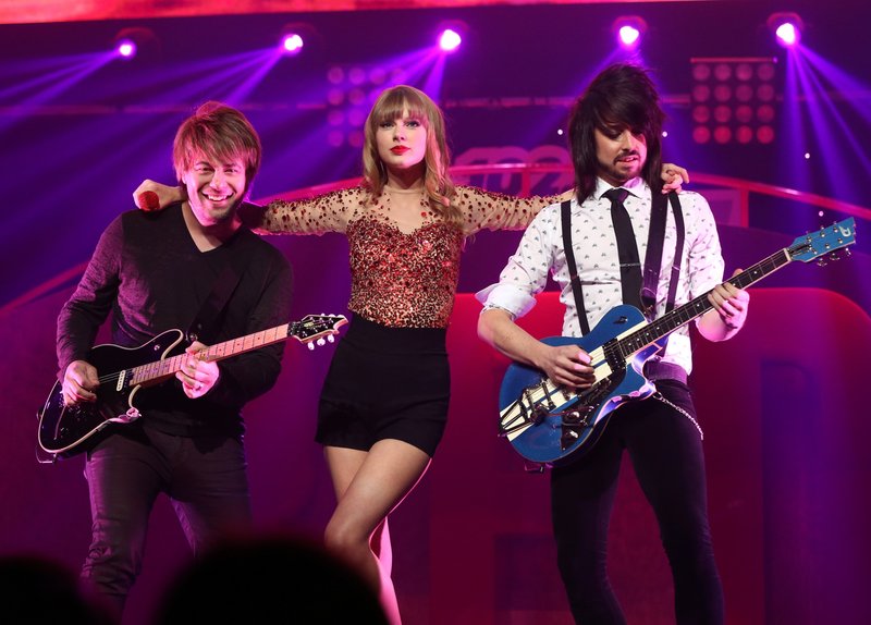 Taylor Swift at KIIS FM's 2012 Jingle Ball — photo 157