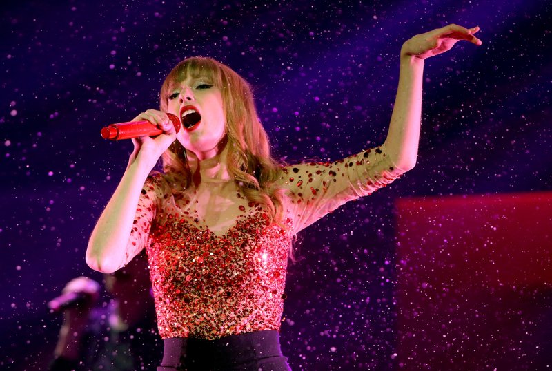 Taylor Swift at KIIS FM's 2012 Jingle Ball — photo 185