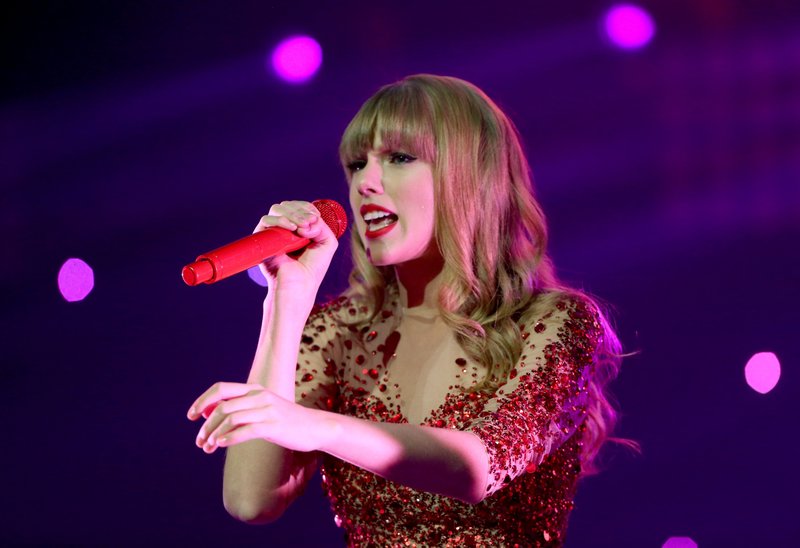 Taylor Swift at KIIS FM's 2012 Jingle Ball — photo 186