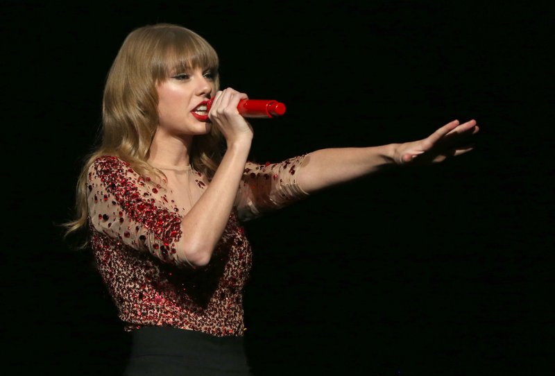 Taylor Swift at KIIS FM's 2012 Jingle Ball — photo 189