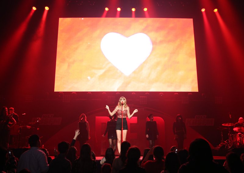 Taylor Swift at KIIS FM's 2012 Jingle Ball — photo 229