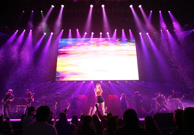 Taylor Swift at KIIS FM's 2012 Jingle Ball — photo 235