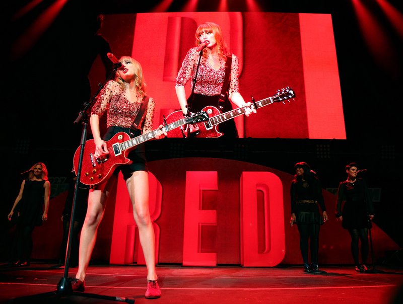 Taylor Swift at KIIS FM's 2012 Jingle Ball — photo 236