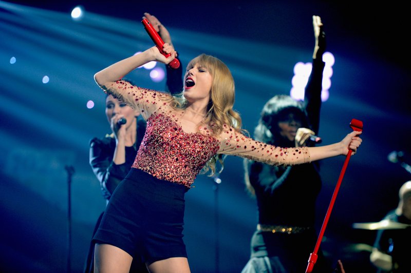 Taylor Swift at KIIS FM's 2012 Jingle Ball — photo 258