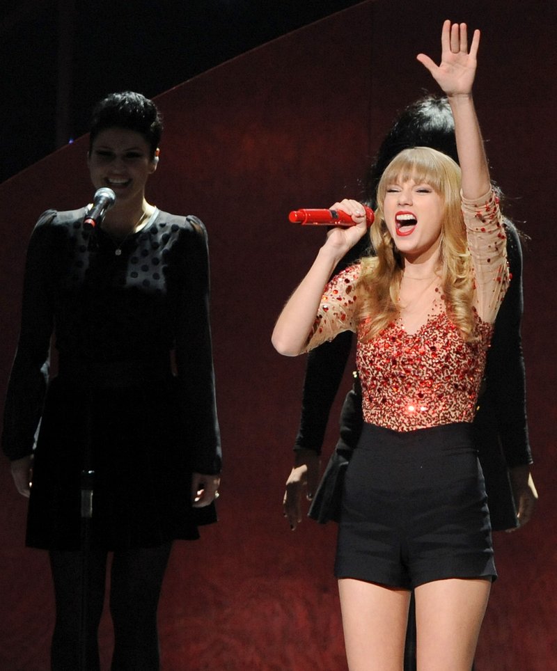 Taylor Swift at KIIS FM's 2012 Jingle Ball — photo 295