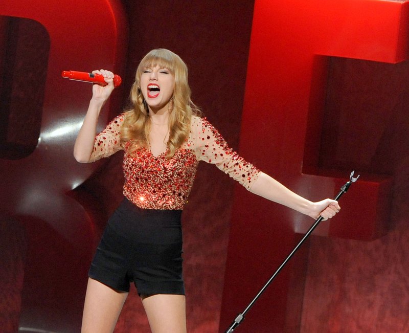 Taylor Swift at KIIS FM's 2012 Jingle Ball — photo 299