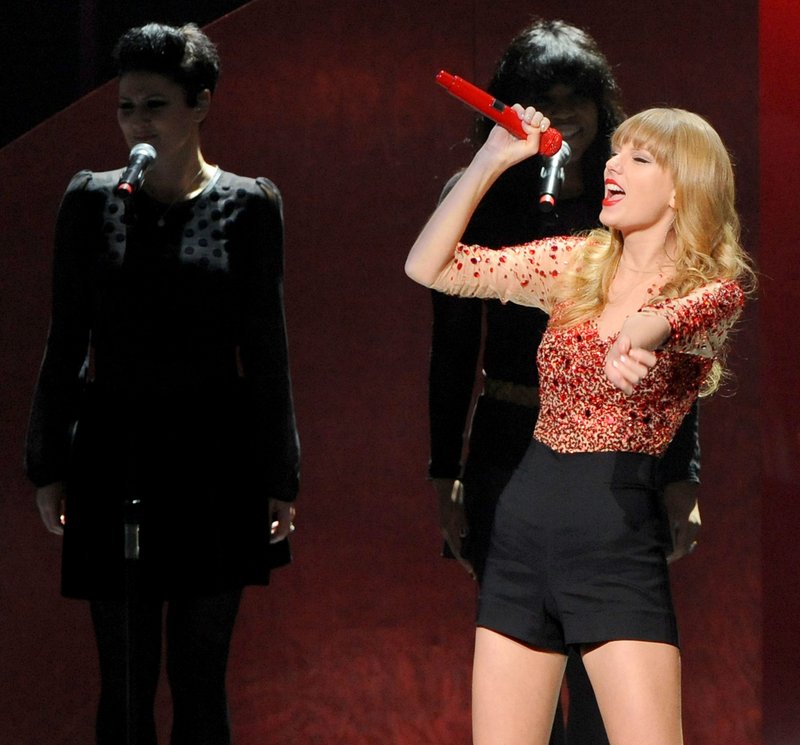 Taylor Swift at KIIS FM's 2012 Jingle Ball — photo 306