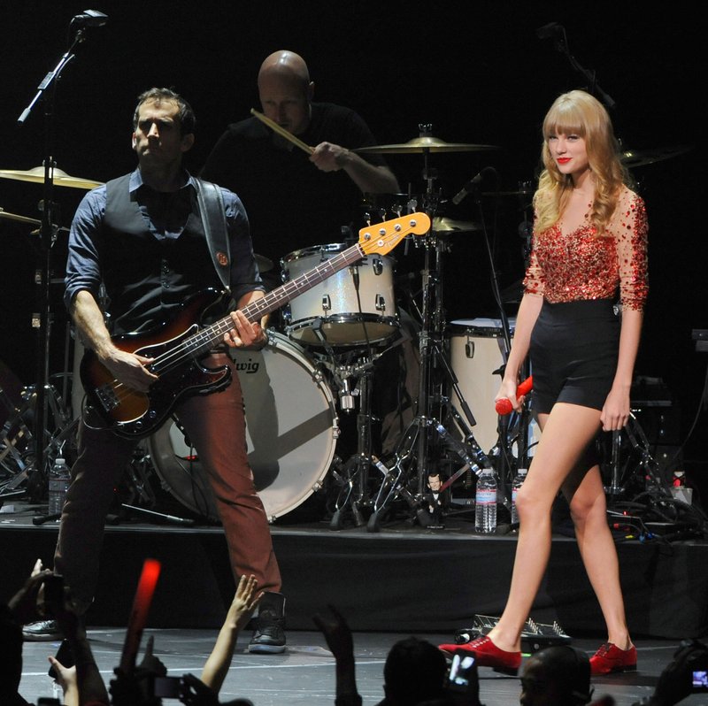 Taylor Swift at KIIS FM's 2012 Jingle Ball — photo 310