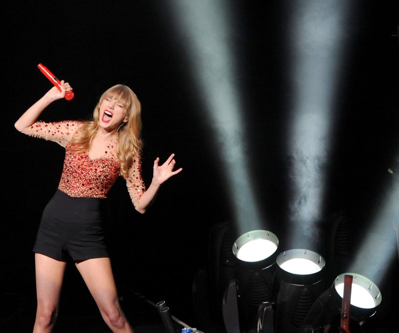 Taylor Swift at KIIS FM's 2012 Jingle Ball — photo 317