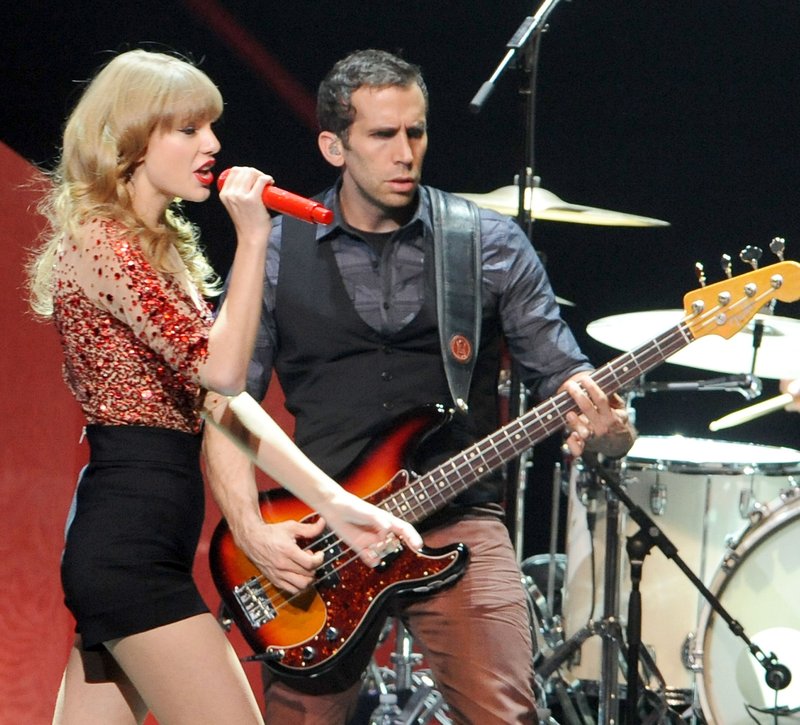 Taylor Swift at KIIS FM's 2012 Jingle Ball — photo 318