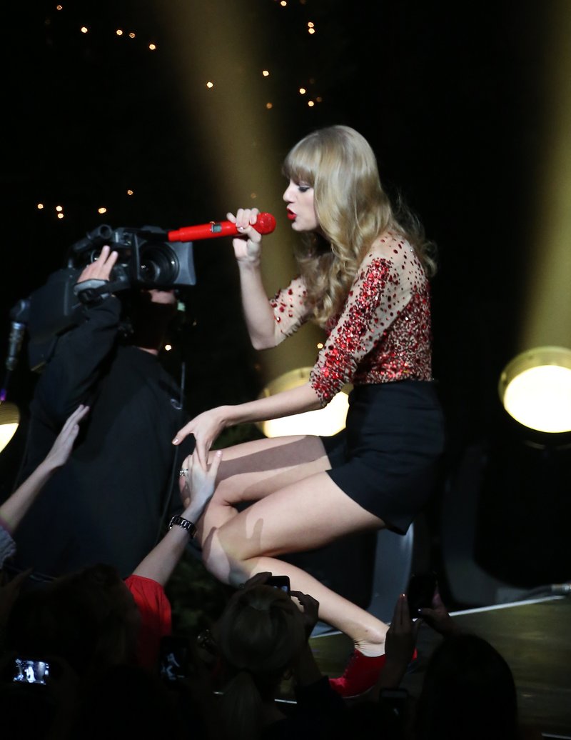 Taylor Swift at KIIS FM's 2012 Jingle Ball — photo 322