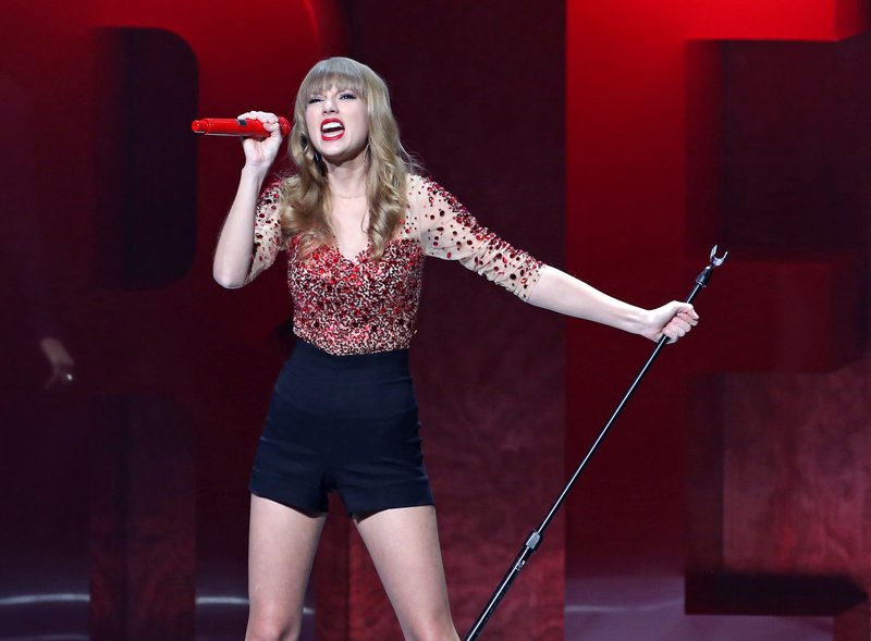 Taylor Swift at KIIS FM's 2012 Jingle Ball — photo 328