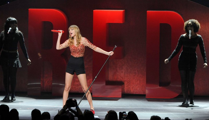 Taylor Swift at KIIS FM's 2012 Jingle Ball — photo 332