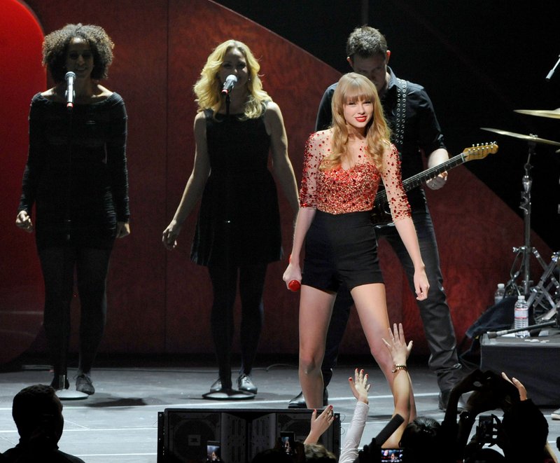 Taylor Swift at KIIS FM's 2012 Jingle Ball — photo 333