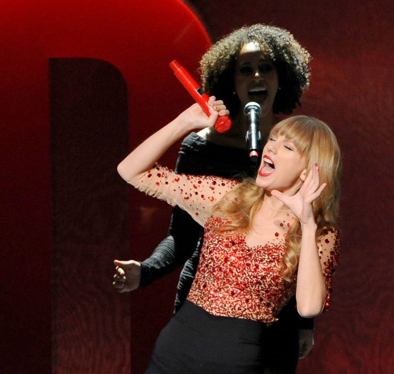 Taylor Swift at KIIS FM's 2012 Jingle Ball — photo 337