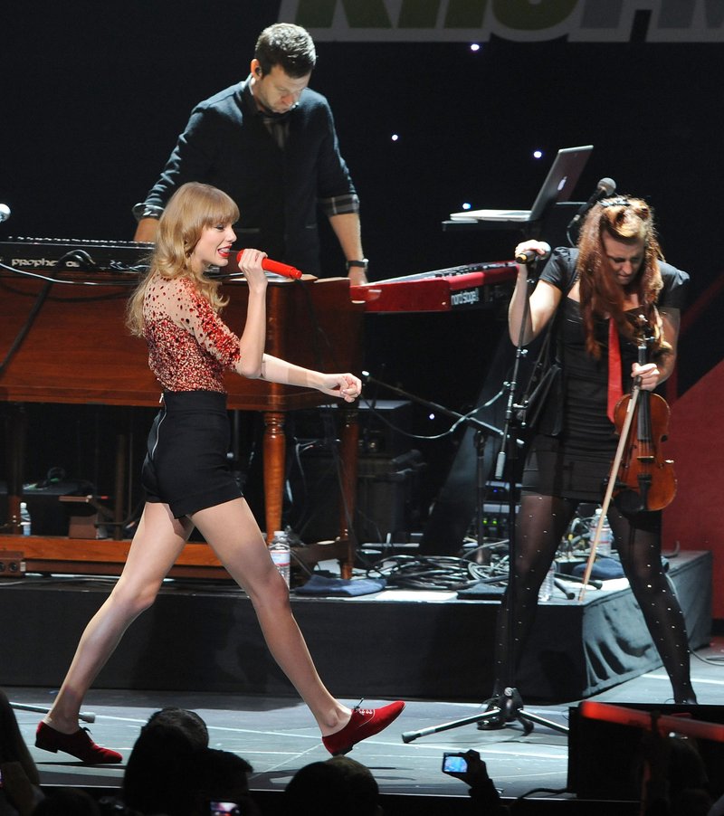 Taylor Swift at KIIS FM's 2012 Jingle Ball — photo 338