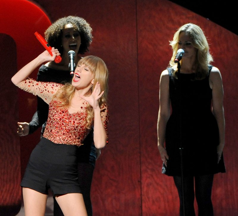 Taylor Swift at KIIS FM's 2012 Jingle Ball — photo 343