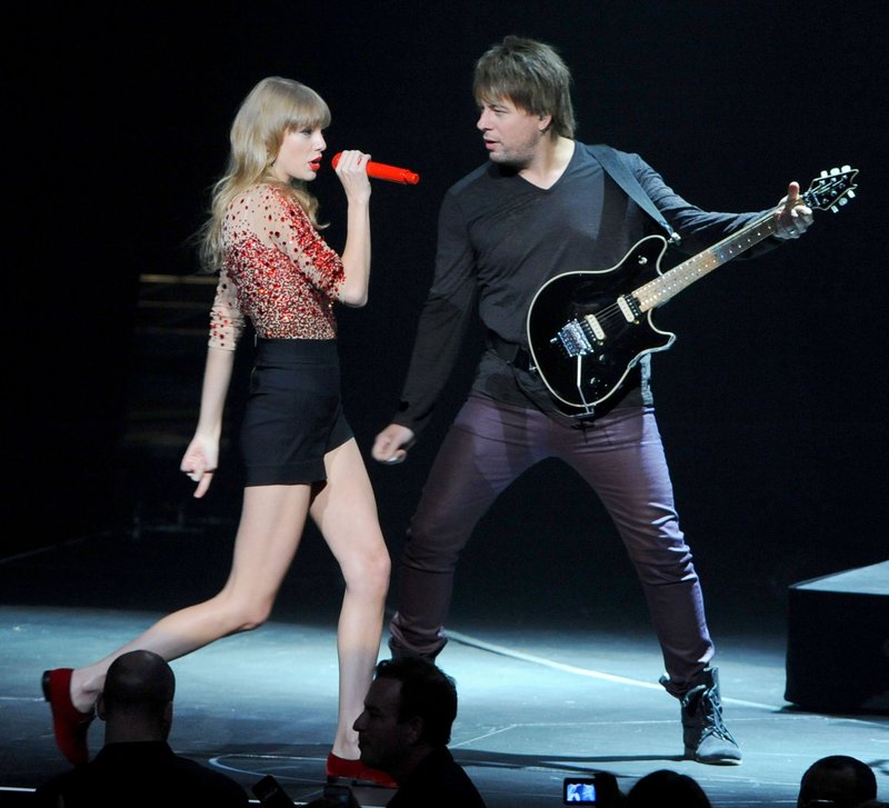 Taylor Swift at KIIS FM's 2012 Jingle Ball — photo 344