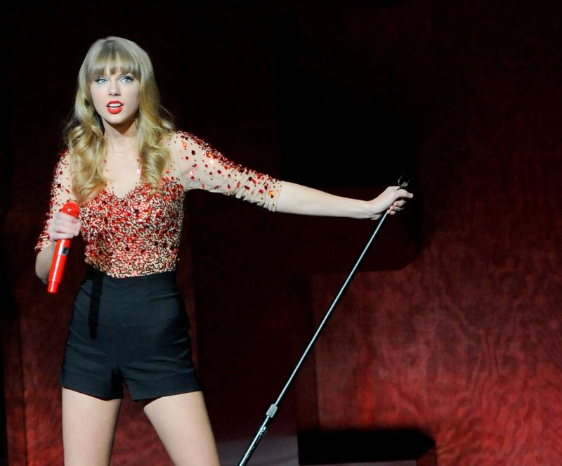 Taylor Swift at KIIS FM's 2012 Jingle Ball — photo 350