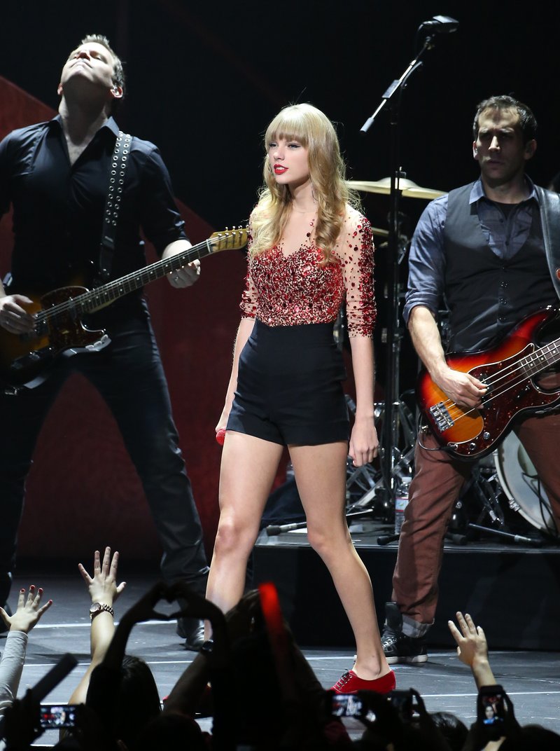 Taylor Swift at KIIS FM's 2012 Jingle Ball — photo 359