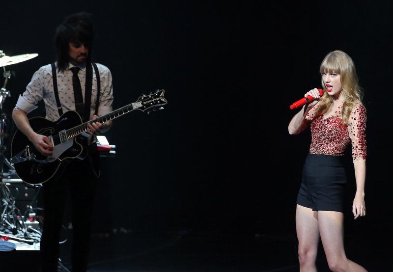 Taylor Swift at KIIS FM's 2012 Jingle Ball — photo 372