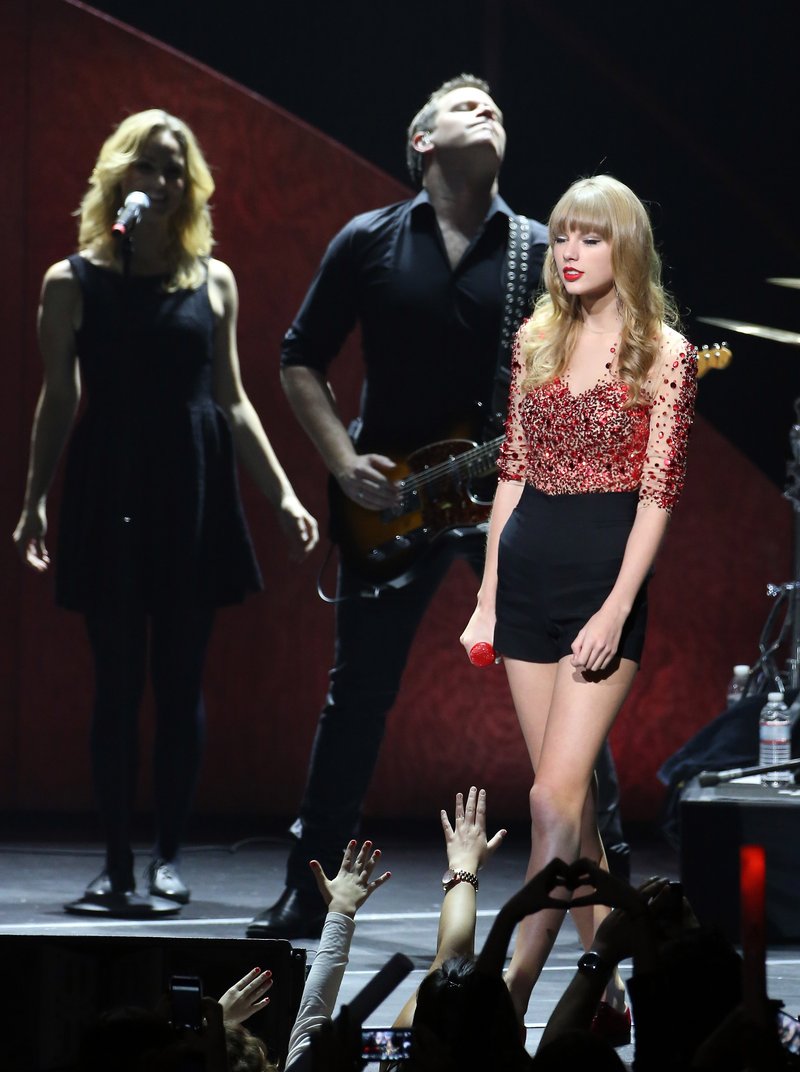Taylor Swift at KIIS FM's 2012 Jingle Ball — photo 374