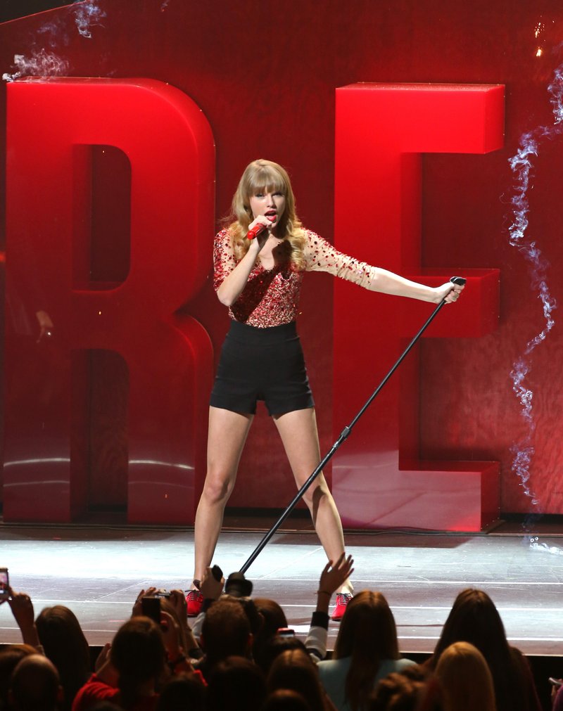 Taylor Swift at KIIS FM's 2012 Jingle Ball — photo 380