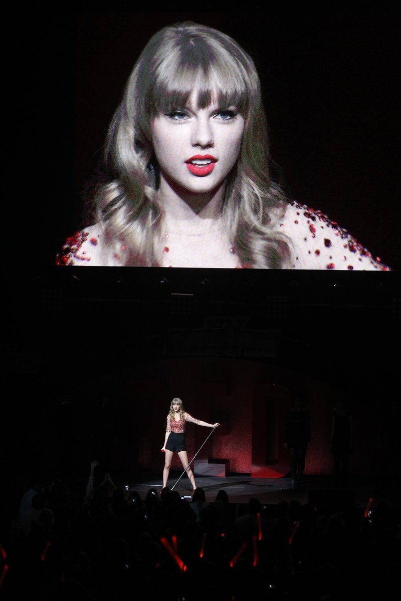 Taylor Swift at KIIS FM's 2012 Jingle Ball — photo 386