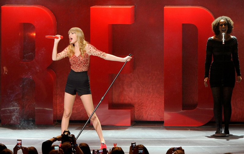 Taylor Swift at KIIS FM's 2012 Jingle Ball — photo 388