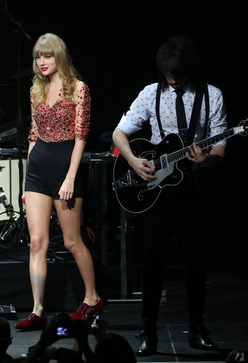 Taylor Swift at KIIS FM's 2012 Jingle Ball — photo 389