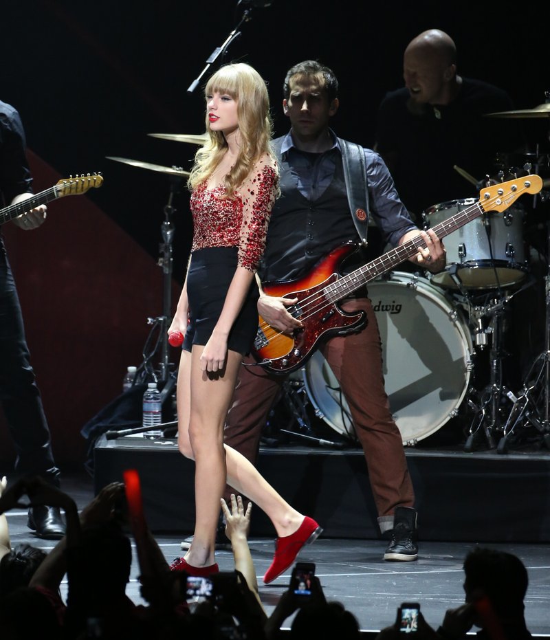 Taylor Swift at KIIS FM's 2012 Jingle Ball — photo 395