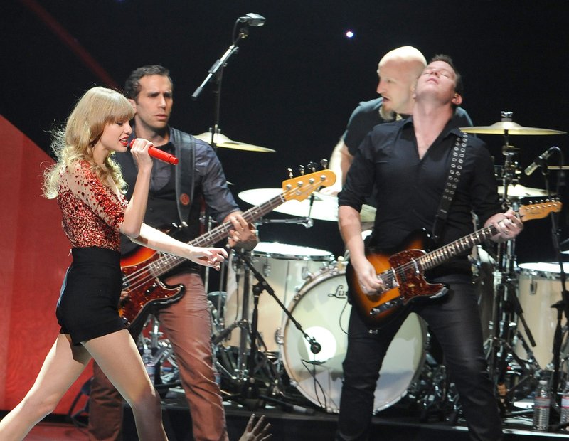 Taylor Swift at KIIS FM's 2012 Jingle Ball — photo 420