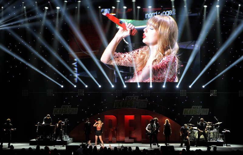Taylor Swift at KIIS FM's 2012 Jingle Ball — photo 501