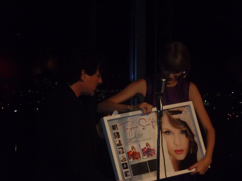 Taylor Swift at Red Album Launch Party — photo 13