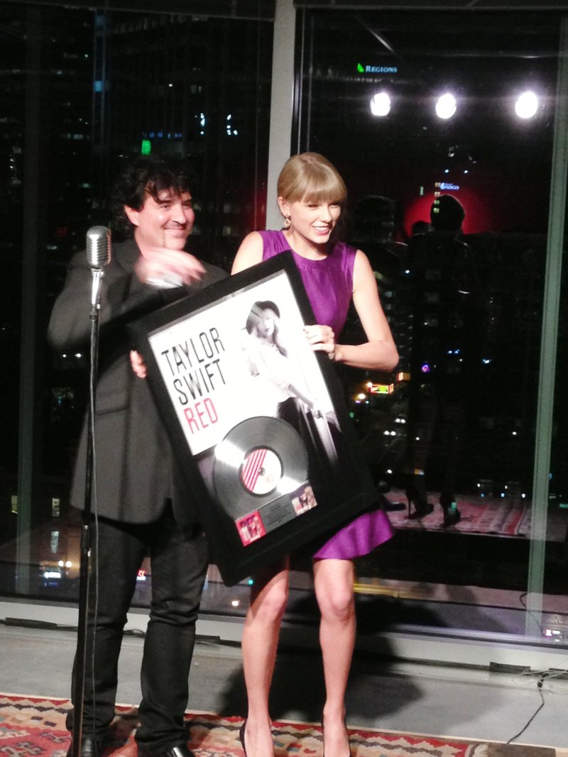 Taylor Swift at Red Album Launch Party — photo 14