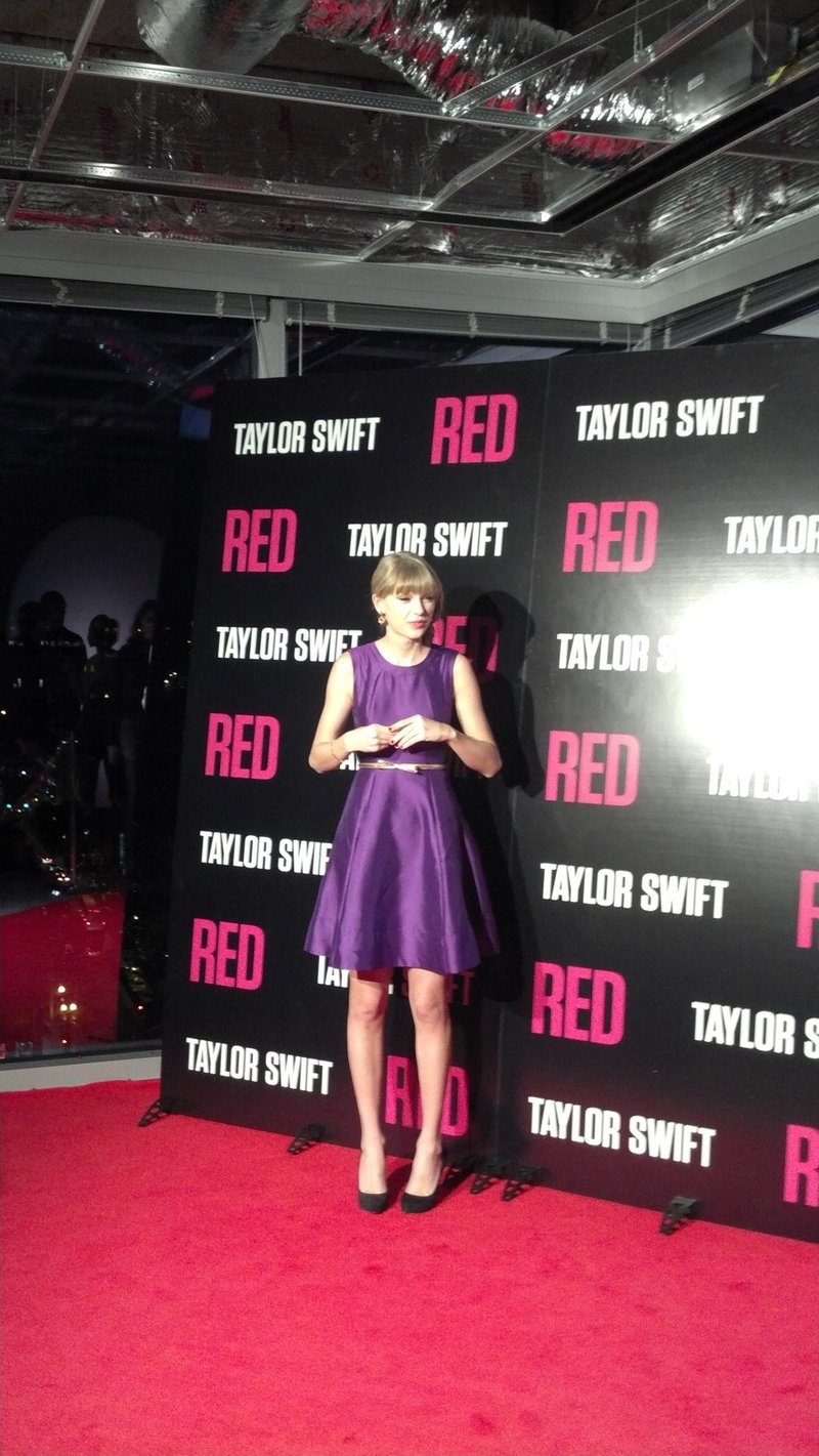 Taylor Swift at Red Album Launch Party — photo 16