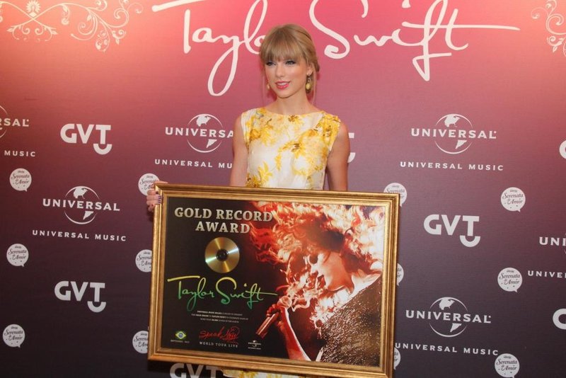 Taylor Swift at Red Rio de Janeiro Press Conference — photo 17