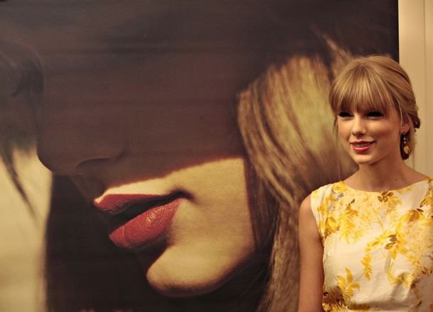 Taylor Swift at Red Rio de Janeiro Press Conference — photo 27