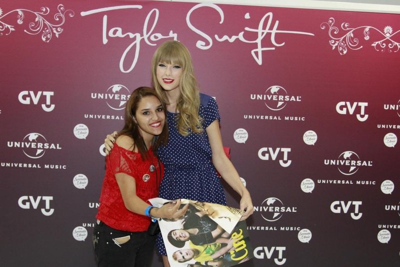 Taylor Swift at Rio de Janeiro Meet & Greet — photo 4