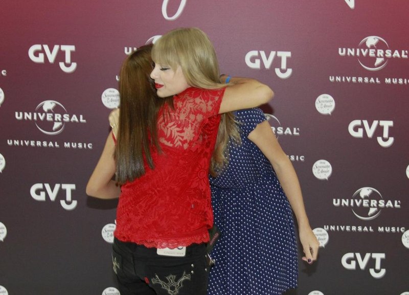 Taylor Swift at Rio de Janeiro Meet & Greet — photo 7